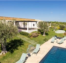 4 bedroom villa with pool near Noto, sleeps 8